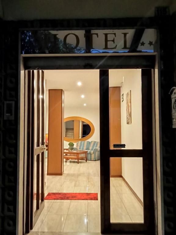 Hotel Mondial 2 – Looking for comfort, tranquility, and a strategic location in Sardinia? Choose Hotel Mondial 2.